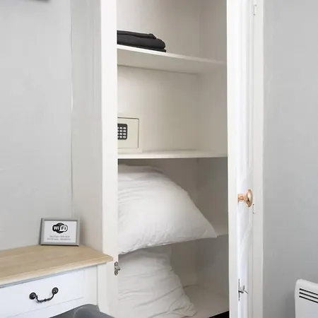 Confortable A Ferrand 25 M² Parking Inclus 아파트