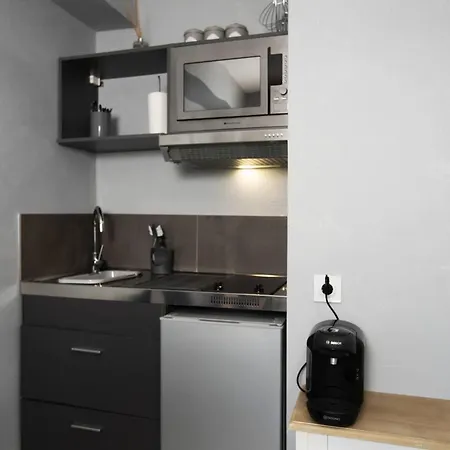 Confortable A Ferrand 25 M² Parking Inclus 아파트 *